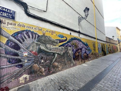 Couples Rediscover Valencia: A Creative Street Art Bike Tour