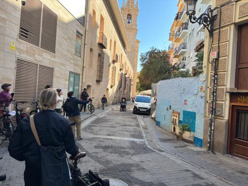 Valencia by Bike: Street Art & Tapas Tour from the Port