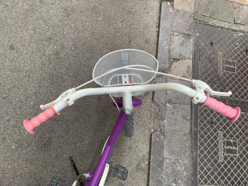 Les photos de vélo d'enfant d'occasion