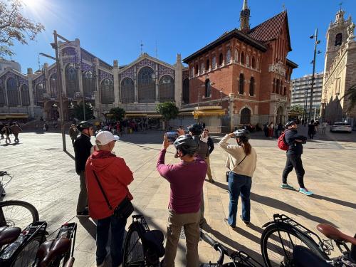 Valencia by Bike: Street Art & Tapas Tour from the Port