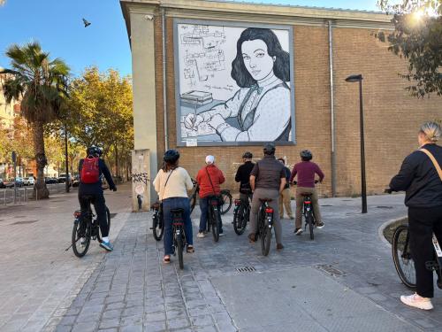 Valencia by Bike: Street Art & Tapas Tour from the Port