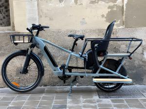 Bici eléctrica longtail carga trasera