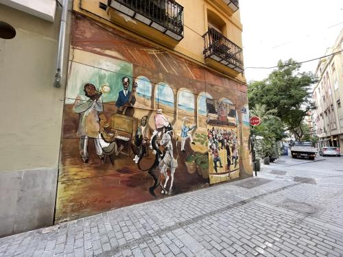 Los fotos de arte urbano en valencia, recorrido grupal en bicicleta