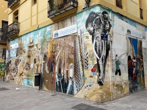 Los fotos de recorrido en bicicleta por el arte callejero de valencia