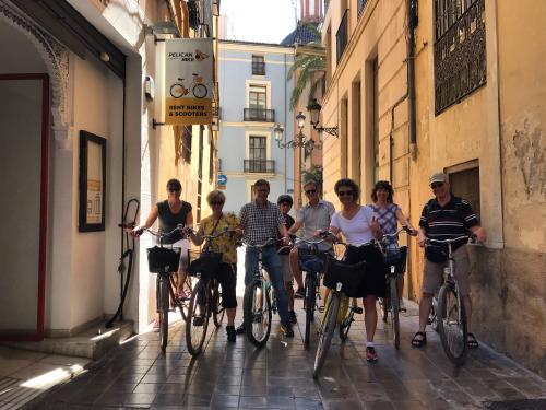 Los fotos de recorrido en bicicleta por el casco antiguo de valencia