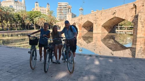 The photos of "grand city" group bike tour
