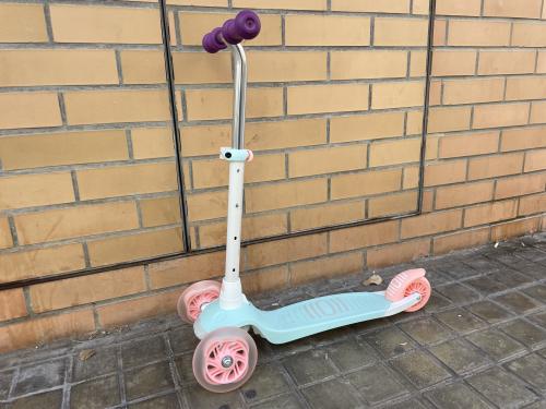 De foto`s van kinderscooter voor 2-5 jarigen