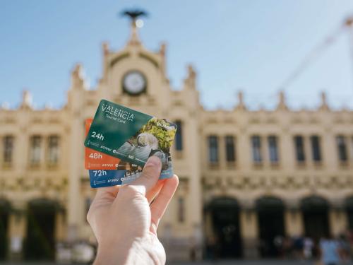 🚴‍♀️ Unlock Valencia’s Magic: A Bike Tour for Cruise Adventurers