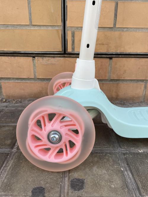 De foto`s van kinderscooter voor 2-5 jarigen