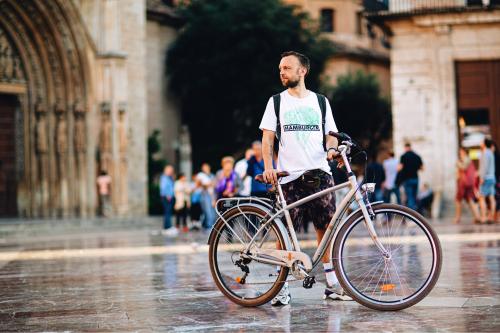 The photos of valencia old town bike tour