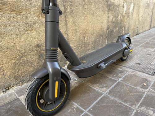 Les photos de trottinette électrique haut de gamme segway max g2e